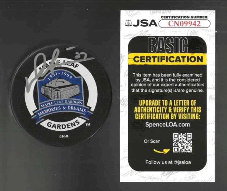 Darryl Sittler Signed Toronto Maple Leafs Gardens Final Game Puck JSA COA