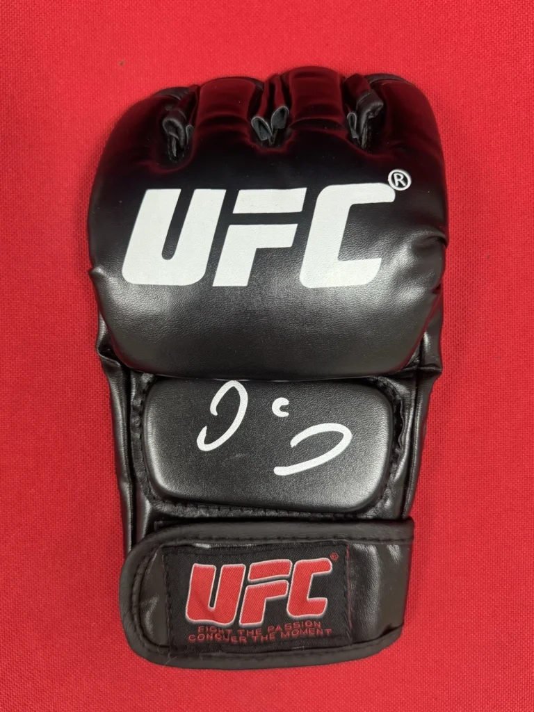 Dana White Autographed UFC Glove Beckett BAS COA