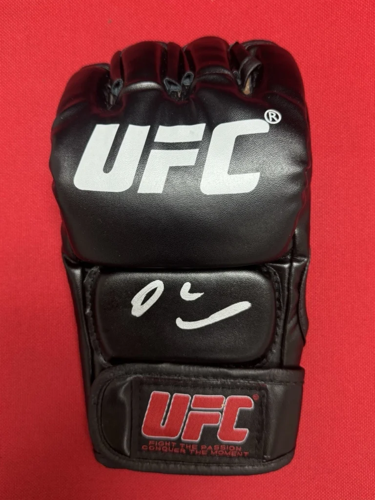Dana White Autographed UFC Glove Beckett BAS COA