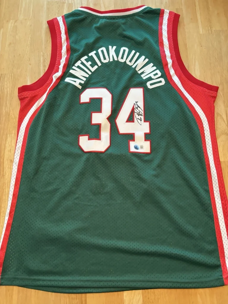 Giannis Antetokounmpo Milwaukee Bucks Signed Autographed Jersey. Beckett Coa.