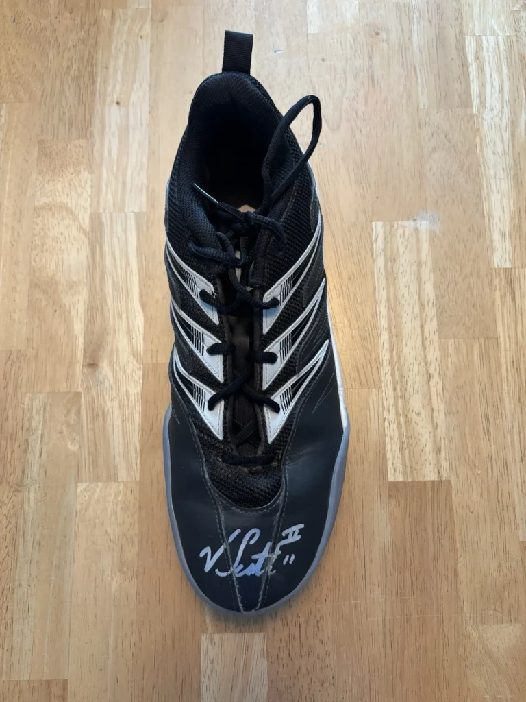 victor scott ii Signed Autographed Game Used Turfs . Beckett Coa.