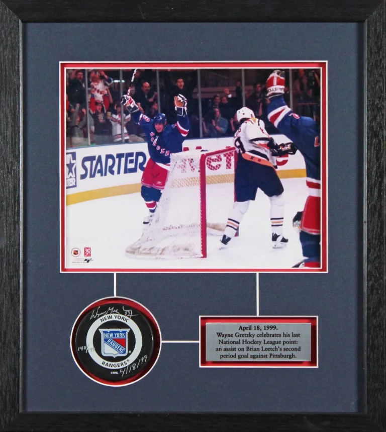 Wayne Gretzky Signed & Framed NY Rangers Logo Puck LE #148/199 JSA #YY62350