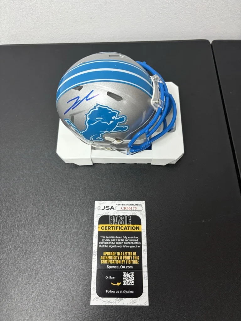 JAHMYR GIBBS SIGNED DETROIT LIONS MINI HELMET. JSA Coa