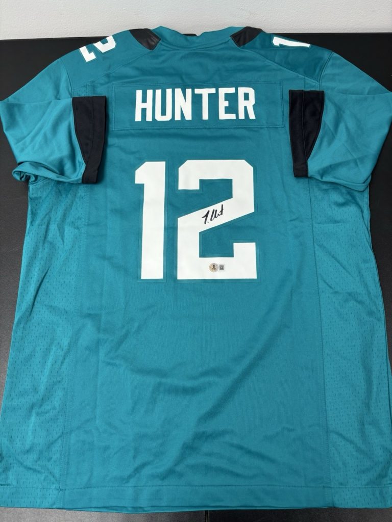 TRAVIS HUNTER AUTOGRAPHED SIGNED AUTHENTIC JERSEY Fanatics. Beckett Coa