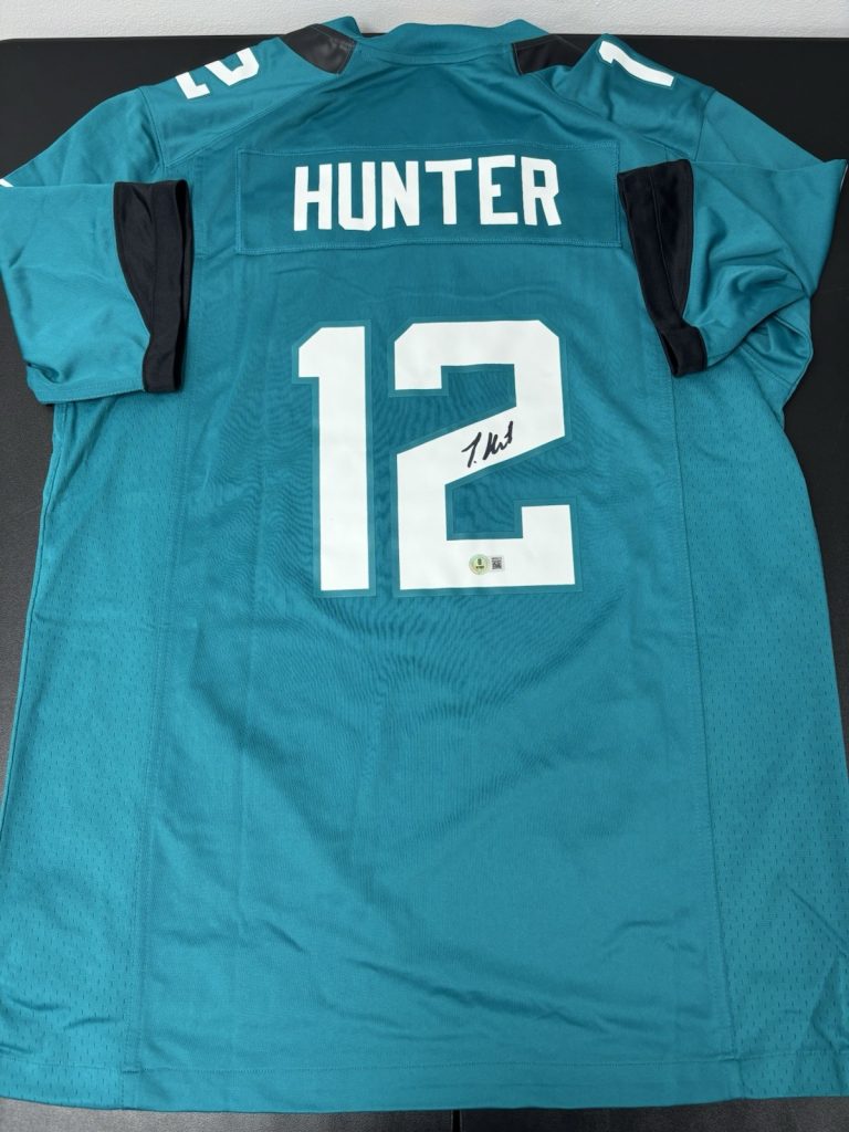 TRAVIS HUNTER AUTOGRAPHED SIGNED AUTHENTIC JERSEY Fanatics. Beckett Coa
