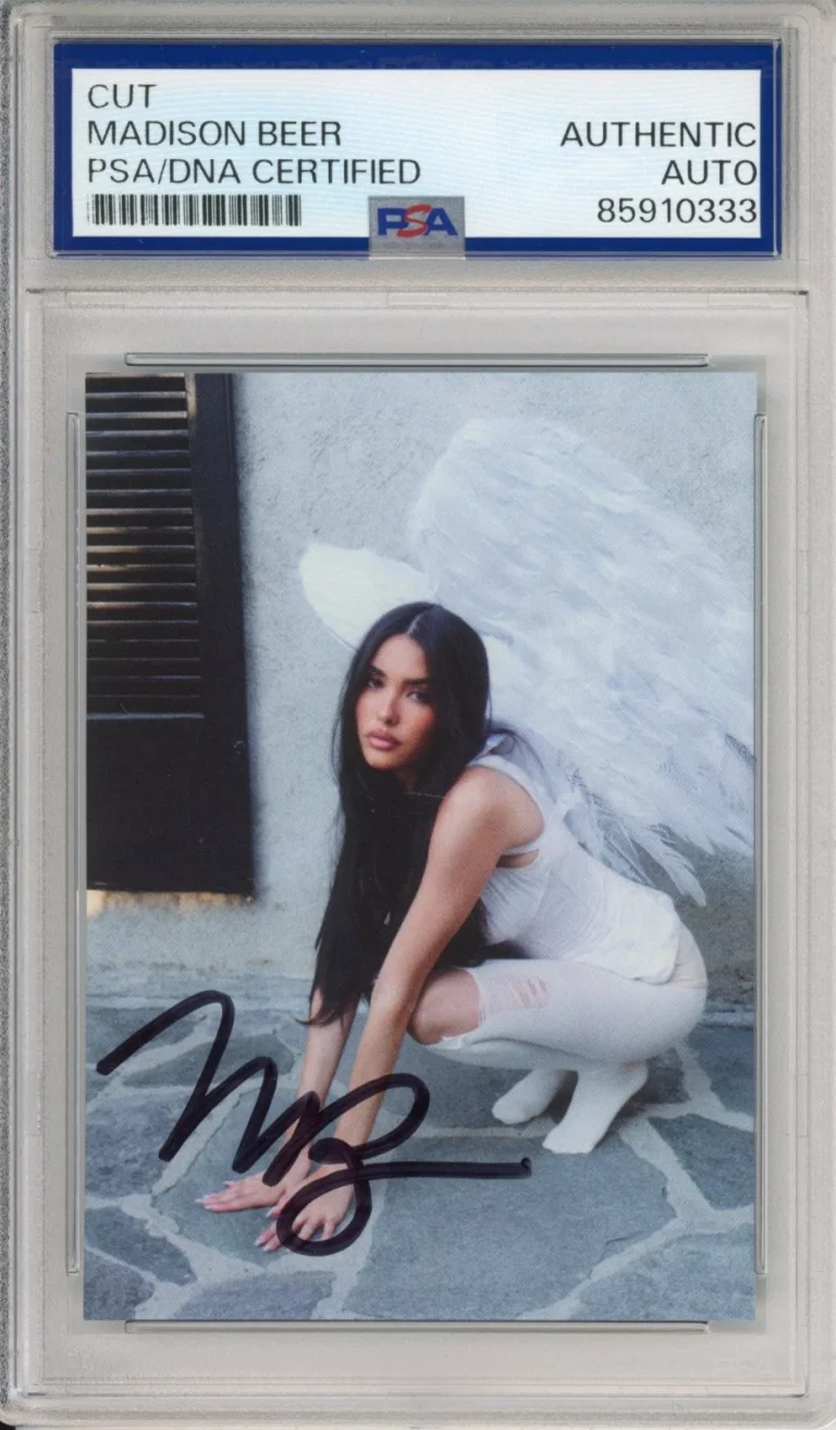Madison Beer SIGNED Sexy Locket Album Picture Card PSA DNA COA AUTO AUTOGRAPH