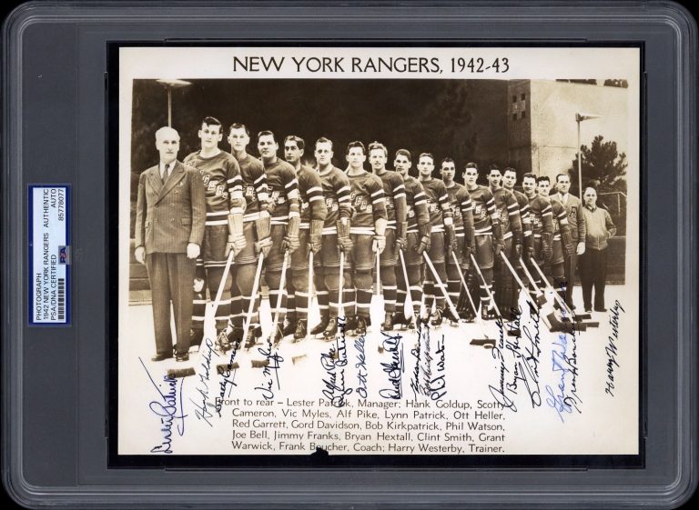 1942-1943 New York Rangers Team-Signed NHL Photo PSA DNA Certified