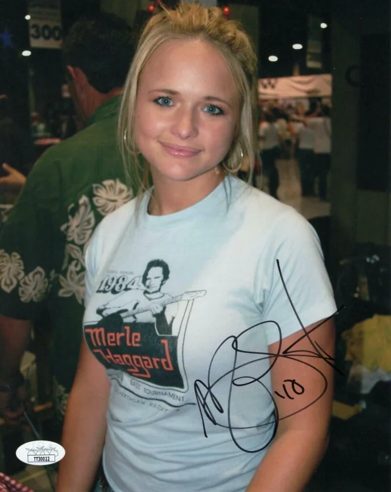 MIRANDA LAMBERT SIGNED AUTOGRAPH 8X10 PHOTO - SEXY COUNTRY MUSIC BABE W/ JSA
