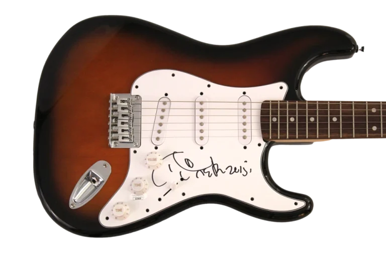 ARETHA FRANKLIN SIGNED AUTOGRAPH FULL SIZE FENDER ELECTRIC GUITAR - RARE! W/ JSA