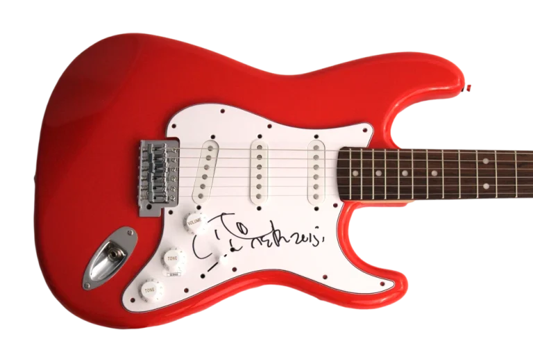 ARETHA FRANKLIN SIGNED AUTOGRAPH FULL SIZE R FENDER ELECTRIC GUITAR RARE! W/ JSA