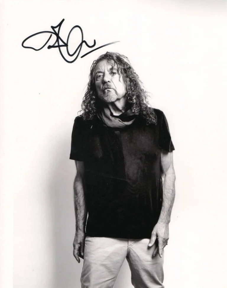 ROBERT PLANT SIGNED AUTOGRAPH 8X10 PHOTO - ICONIC LED ZEPPELIN FRONTMAN W/ JSA