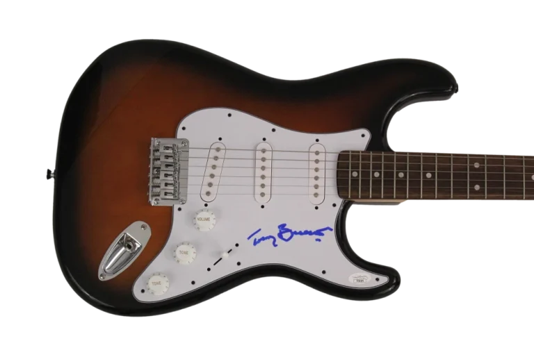 TONY BENNETT SIGNED AUTOGRAPH FULL SIZE FENDER ELECTRIC GUITAR - LEGEND! JSA COA