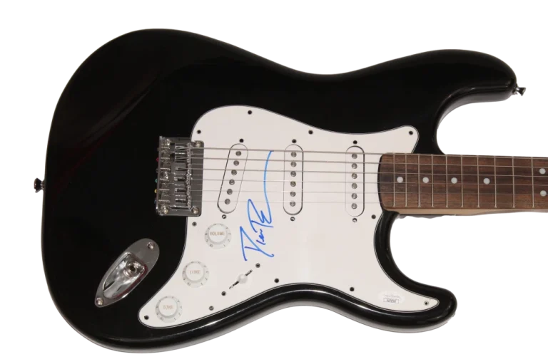 DIERKS BENTLEY SIGNED AUTOGRAPH FULL SIZE BLACK FENDER ELECTRIC GUITAR JSA COA