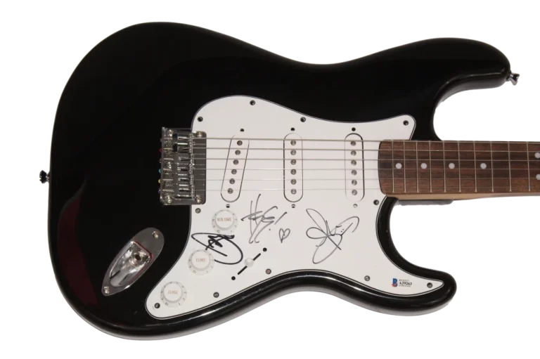 PARAMORE BAND (X3) SIGNED AUTOGRAPH BLACK FENDER GUITAR HAYLEY WILLIAMS BECKETT