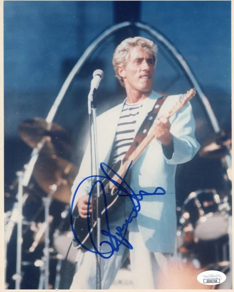ROGER DALTREY SIGNED AUTOGRAPH 8X10 PHOTO - THE WHO FRONTMAN, VERY RARE JSA COA