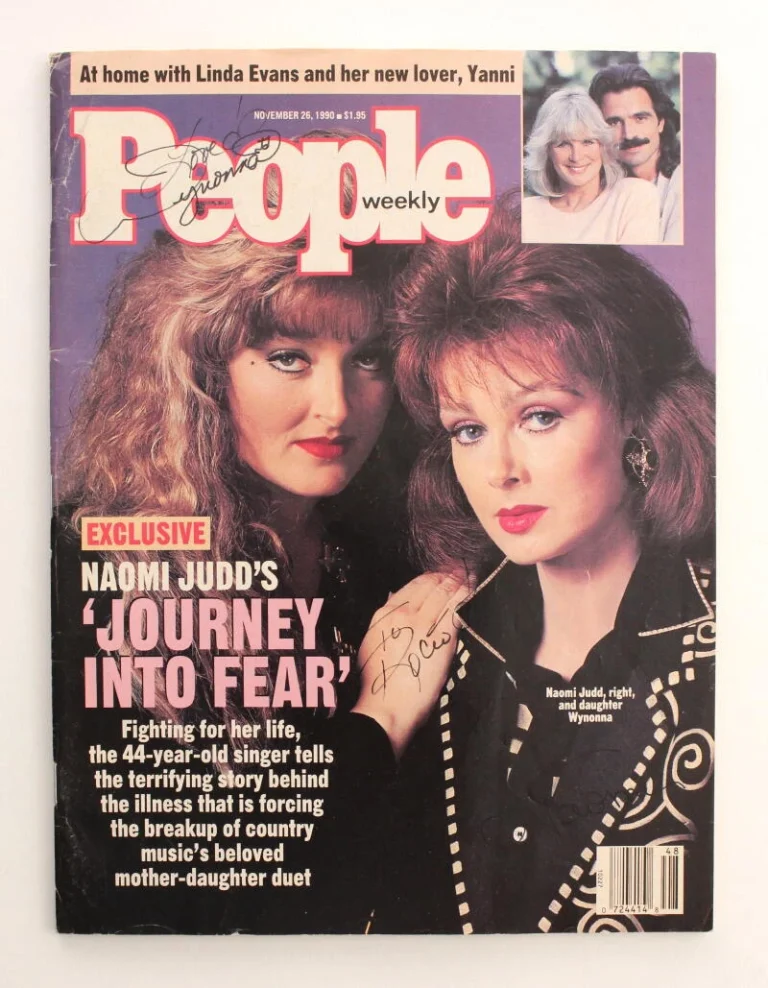 NAOMI JUDD & WYNONNA JUDD - THE JUDDS SIGNED AUTOGRAPH PEOPLE MAGAZINE JSA COA