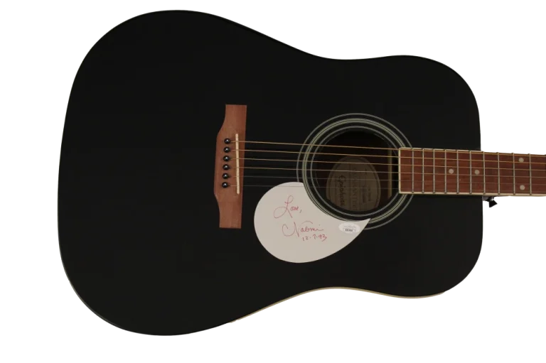 NAOMI JUDD SIGNED AUTOGRAPH GIBSON ACOUSTIC GUITAR - COUNTRY MUSIC LEGEND JSA