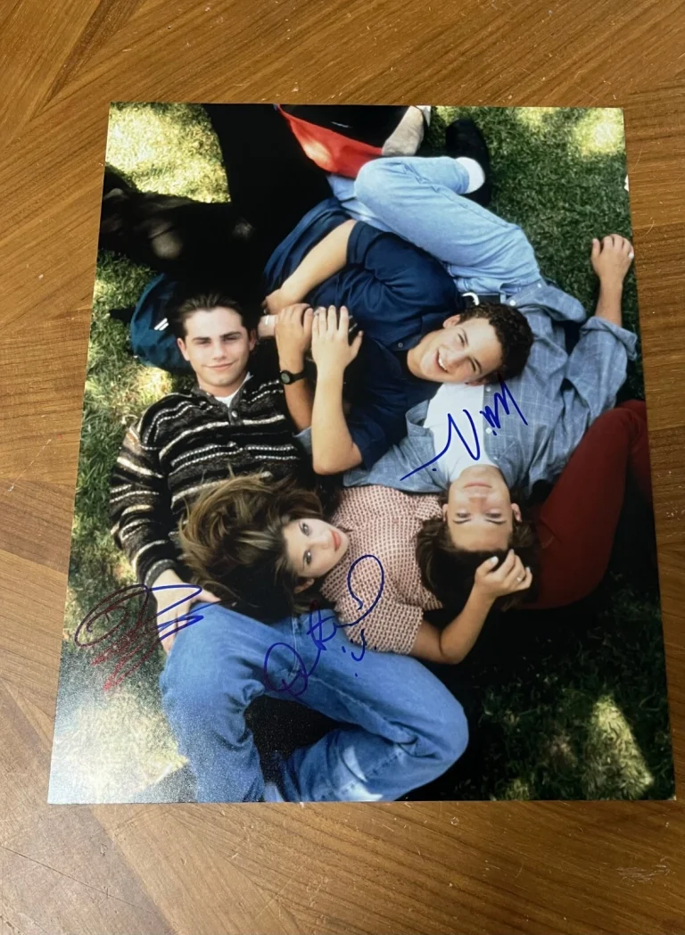 * BOY MEETS WORLD * signed 11x14 photo * DANIELLE FISHEL, WILL FRIEDLE & RIDER 1