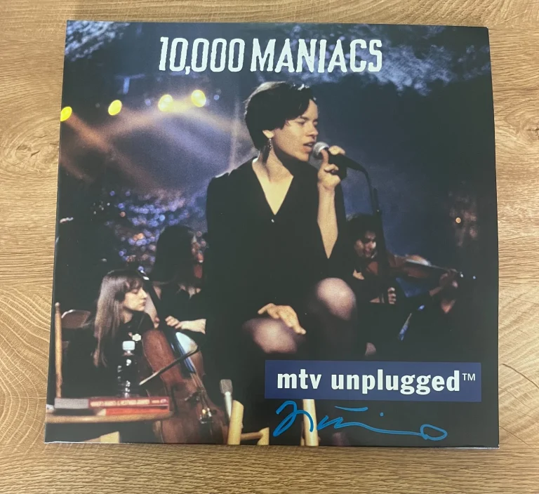 * NATALIE MERCHANT * signed vinyl album * 10,000 MANIACS * MTV UNPLUGGED * COA *