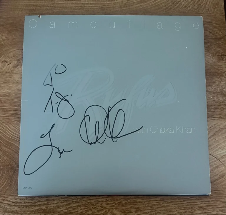* CHAKA KHAN * signed vinyl album * RUFUS * CAMOUFLAGE * COA *