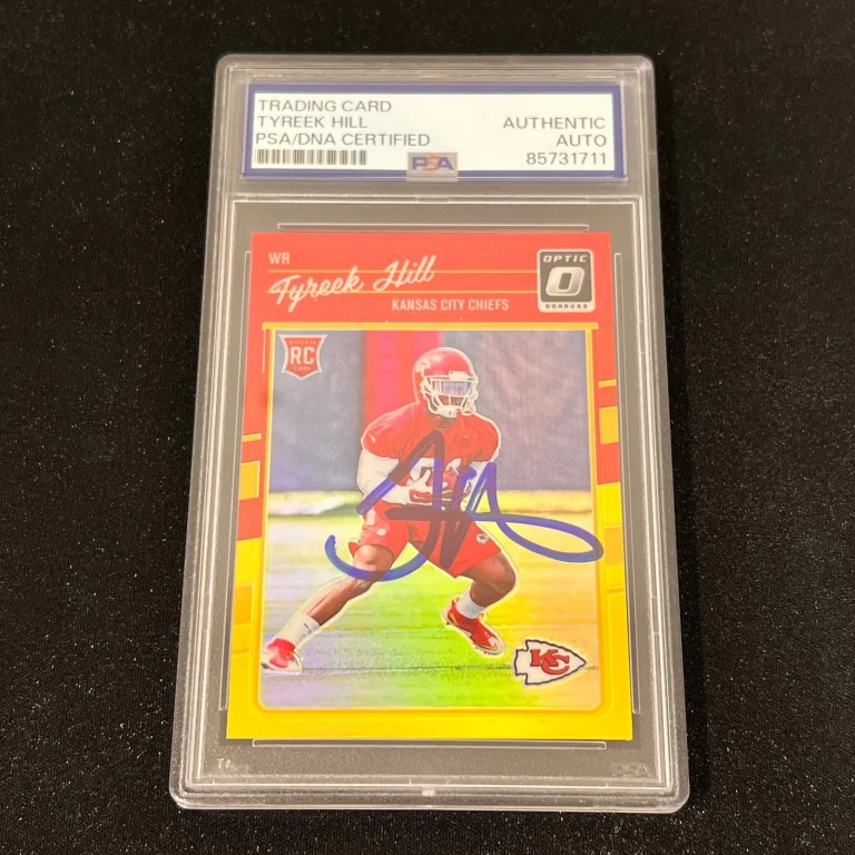 2016 Panini Donruss Optic Refractor #117 Tyreek Hill Signed Card Auto PSA Slab