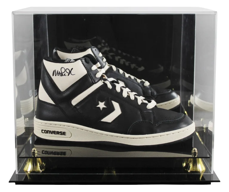 Lakers Magic Johnson Signed Right B&W Converse Weapon Shoe W/ Case BAS Witness 3