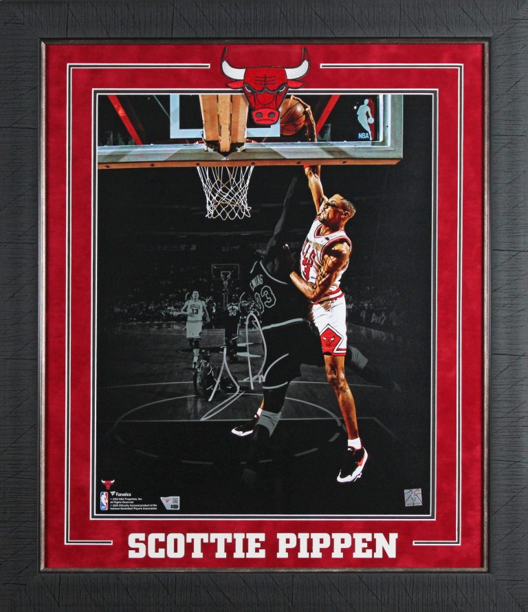 Bulls Scottie Pippen Signed 16x20 Framed Vertical Spotlight Photo Fanatics