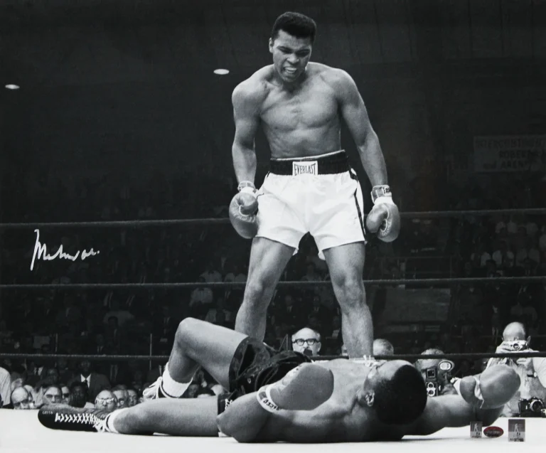 Muhammad Ali Signed B&W 20x24 Vs. Sonny Liston Photo Auto 10! PSA/DNA #3A48006