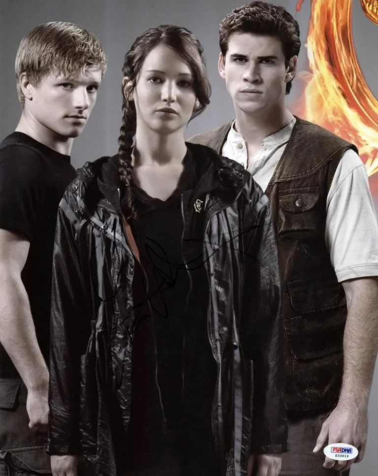 Liam Hemsworth The Hunger Games Signed Authentic 11X14 Photo PSA/DNA #S33619