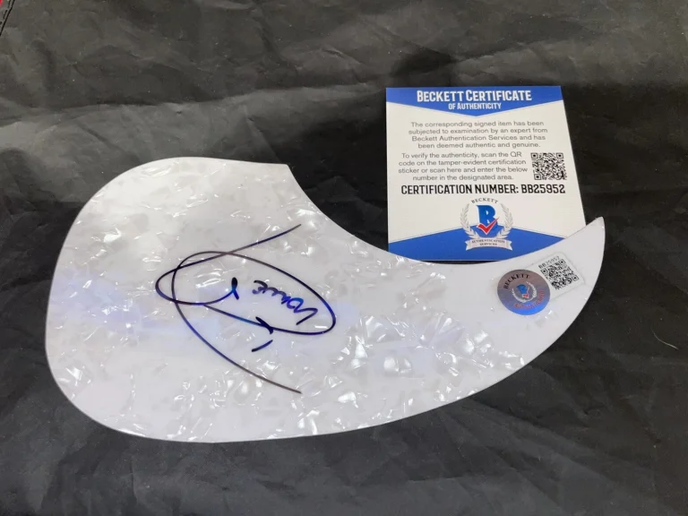 Dionne Warwick Signed Acoustic Pickguard Legendary Superstar Beckett