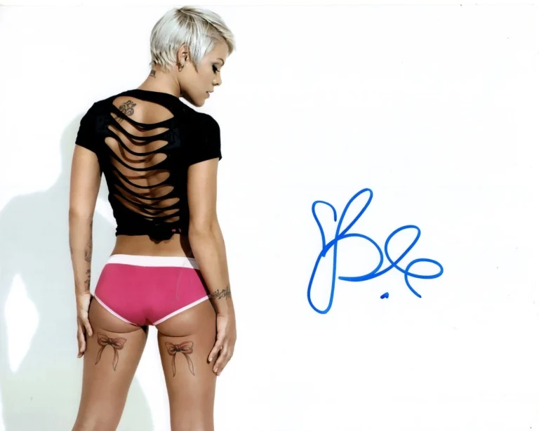 PINK Signed Autographed 8x10 Photo