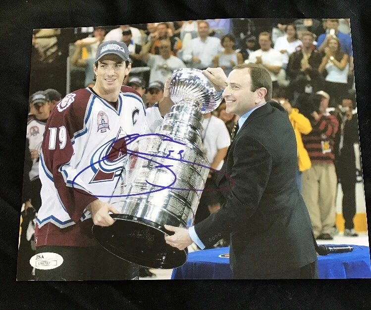 JOE SAKIC AUTOGRAPHED 8X10 COLORADO AVALANCHE PHOTO JSA/COA NHL AUTO HOF