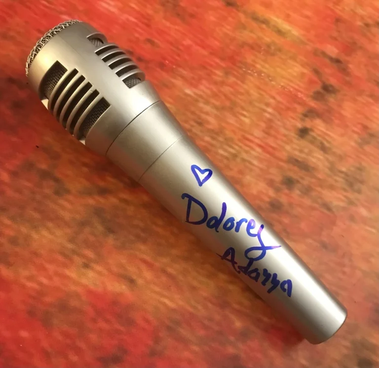 GFA Encanto Star Dolores Madrigal * ADASSA * Microfono Firmato A2 COA