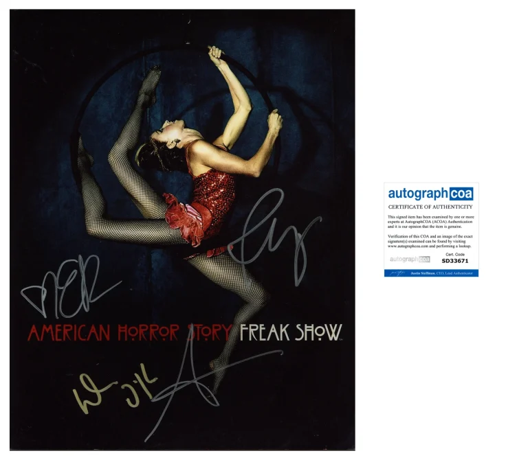 AMERICAN HORROR STORY FREAK SHOW EMMA ROBERTS +3 SIGNED 11x14 PHOTO & COA ACOA