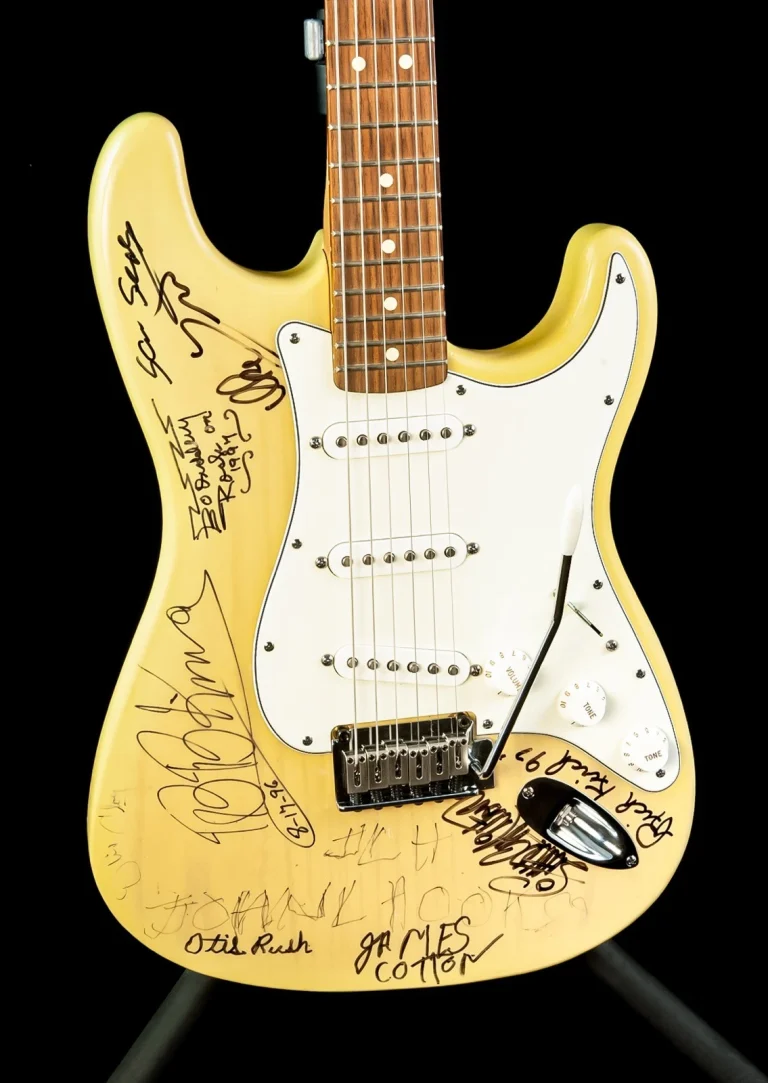 Blues Legends Signed Fender Stratocaster Guitar PSA DNA 21 Autographs BB King