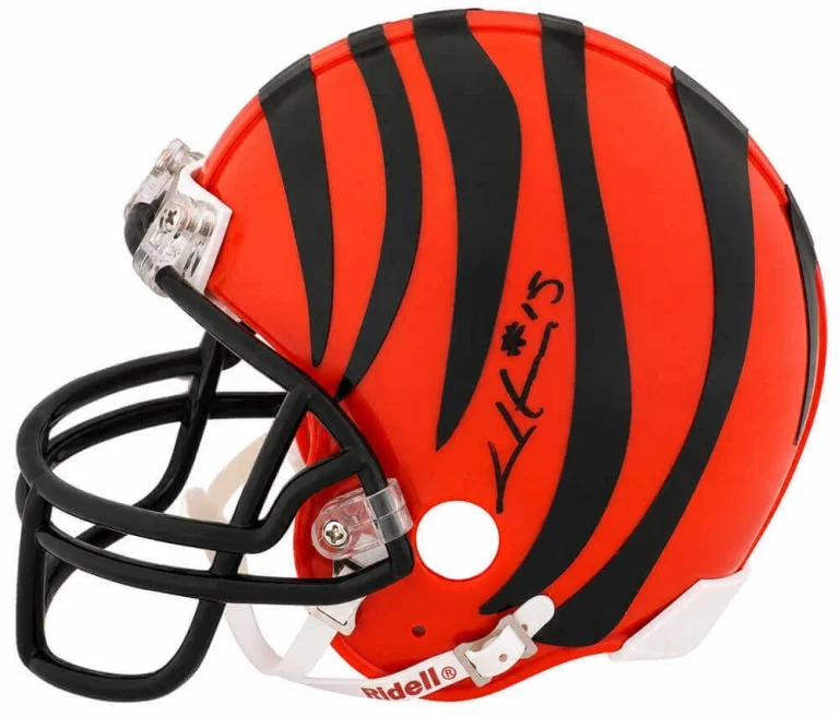 Chris Henry Signed Bengals Riddell (VSR4) Mini Helmet - (In Black) - (SS COA)
