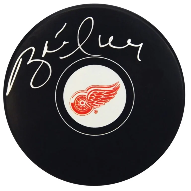 BRETT HULL Signed Detroit Red Wings Logo Hockey Puck - SCHWARTZ