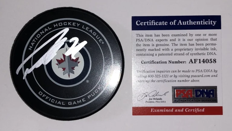 Patrik Laine Signed Autographed Winnipeg Jets Official Game Puck Psa/Dna