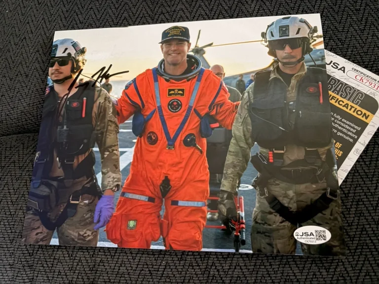 Jeremy Hansen Signed 8 x 10 Photo Artemjs II NASA JSA Authentication COA