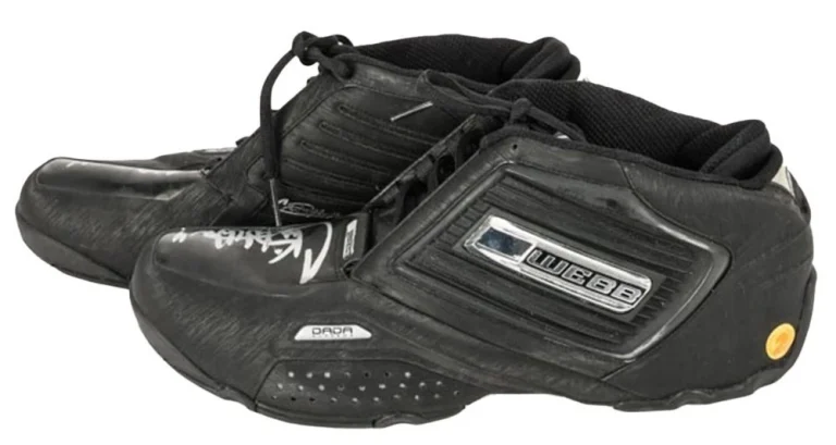 Chris Webber Signed Auto Game Used Worn 2002-03 Kings Sneakers LOA GRAD