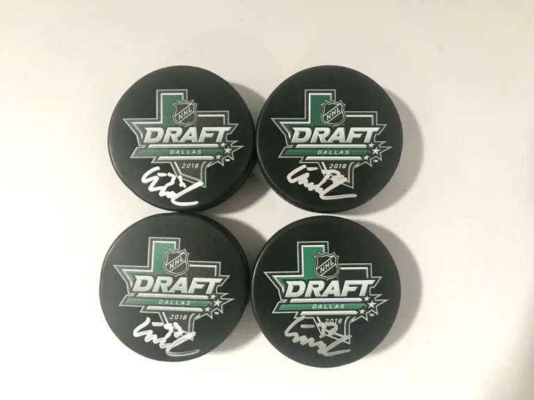 Isac Lundestrom Signed Autographed 2018 NHL Draft Puck 1st Round Pick PSA/DNA