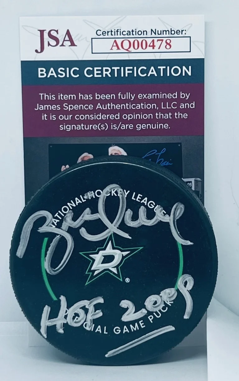 Brett Hull signed Dallas Stars Game Puck autographed W/ HOF Inscription JSA