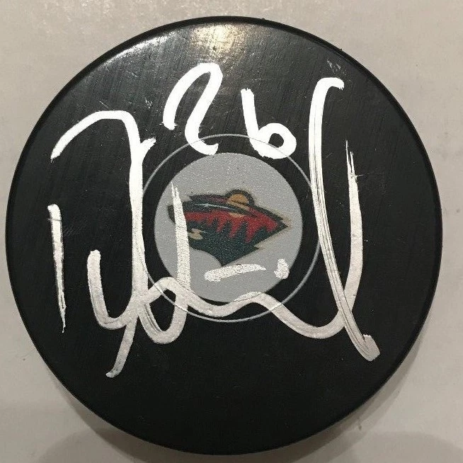 DANIEL WINNIK SIGNED MINNESOTA WILD PUCK W/CASE COA