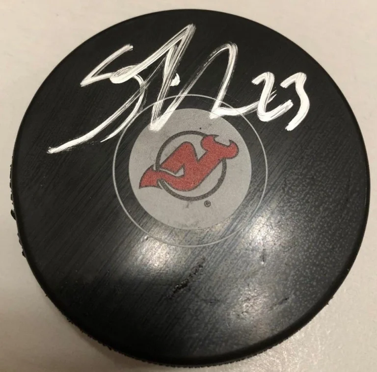 STEFAN NOESEN SIGNED NEW JERSEY DEVILS PUCK W/CASE COA