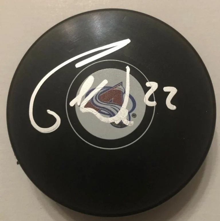 COLIN WILSON SIGNED COLORADO AVALANCHE PUCK W/CASE COA