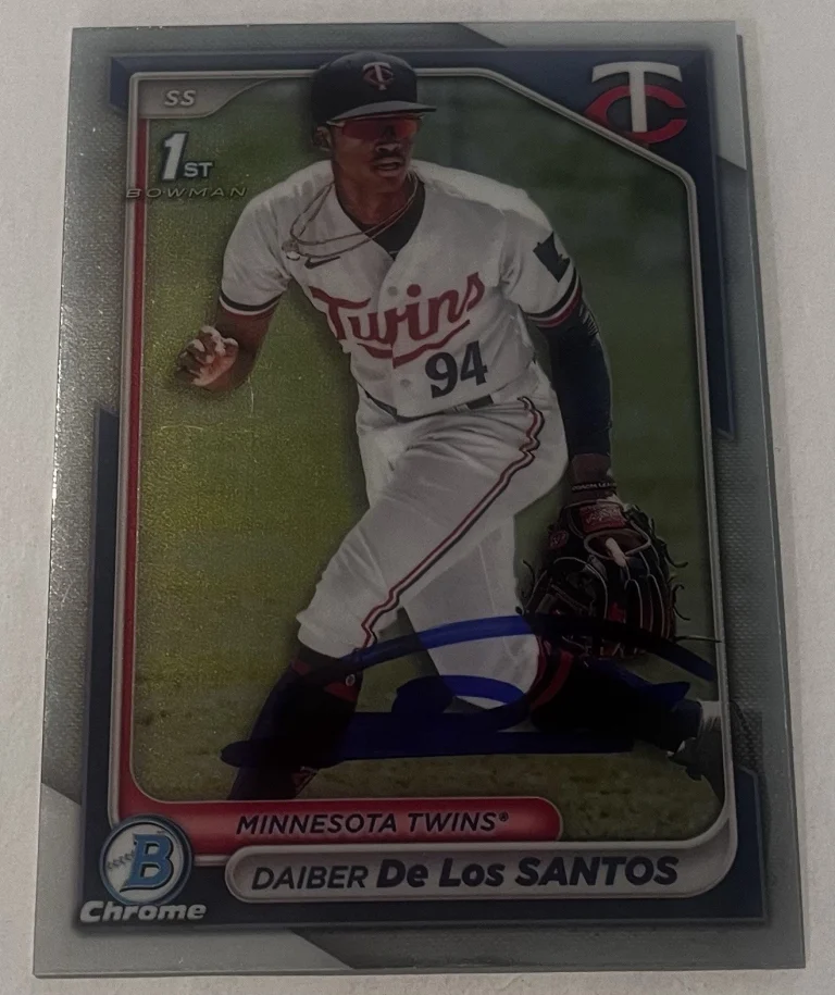 DAIBER DE LOS SANTOS SIGNED 2024 BOWMAN CHROME PROSPECT BASEBALL CARD AUTO