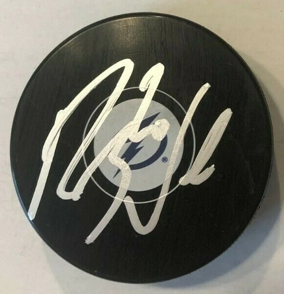 RILEY NASH SIGNED TAMPA BAY LIGHTNING HOCKEY PUCK W/ CASE COA