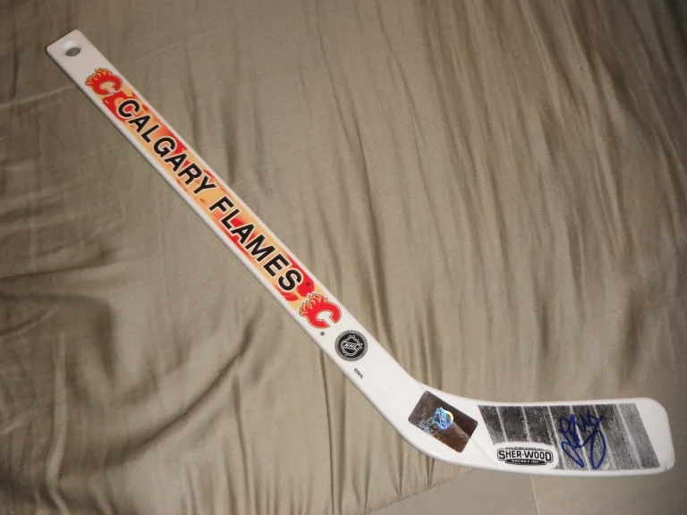 CALGARY FLAMES SVEN BAERTSCHI SIGNED SOUVENIR STICK