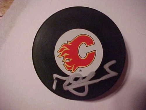 CALGARY FLAMES MARK GIORDANO SIGNED PUCK