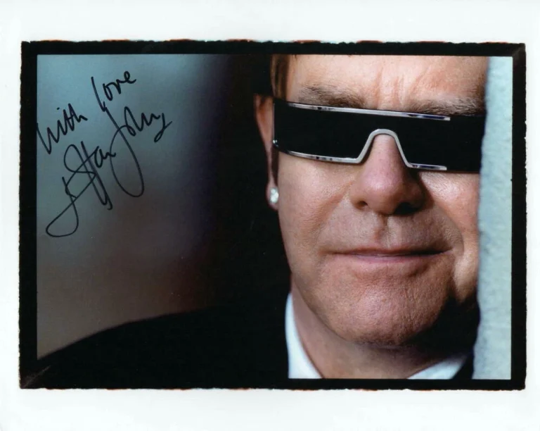 ELTON JOHN SIGNED AUTOGRAPH 8X10 PHOTO MUSIC ICON GOODBYE YELLOW BRICK ROAD JSA